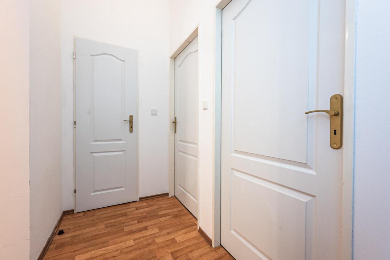 Apartment Lublanska 48 Praag Buitenkant foto