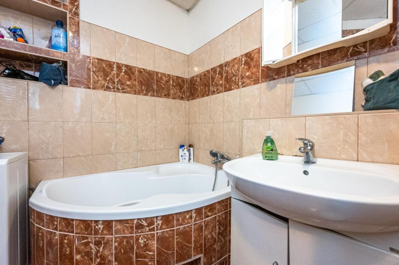 Apartment Lublanska 48 Praag Buitenkant foto